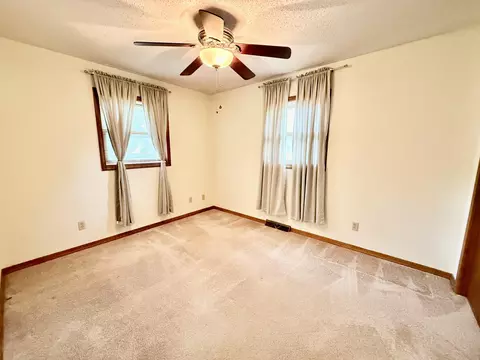 Bedroom - 1009 E 10th St, Mountain Grove, MO 65711 photo 4 of 5