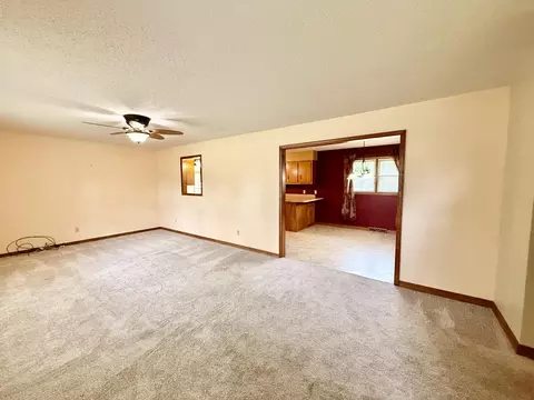 Living - 1009 E 10th St, Mountain Grove, MO 65711 photo 3 of 3