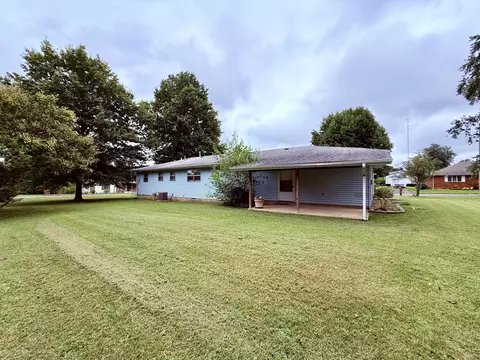 Exterior - 1009 E 10th St, Mountain Grove, MO 65711 photo 2 of 5