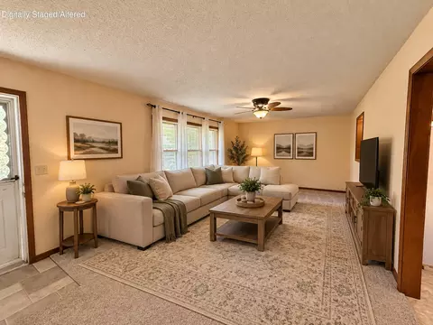 Living - 1009 E 10th St, Mountain Grove, MO 65711 photo 1 of 3