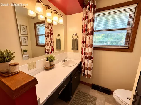 Bath - 1009 E 10th St, Mountain Grove, MO 65711 photo 2 of 4