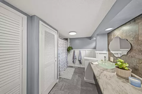 Bath - 322 E Drive St, Clever, MO 65631 photo 1 of 3