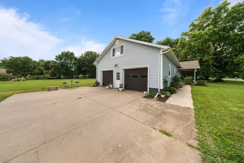Exterior - 322 E Drive St, Clever, MO 65631 photo 6 of 11