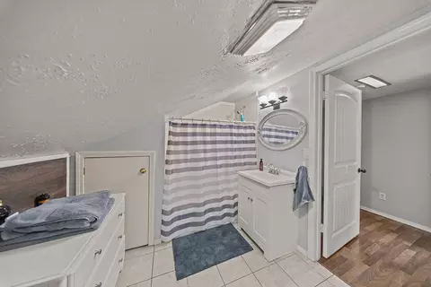 Bath - 322 E Drive St, Clever, MO 65631 photo 3 of 3