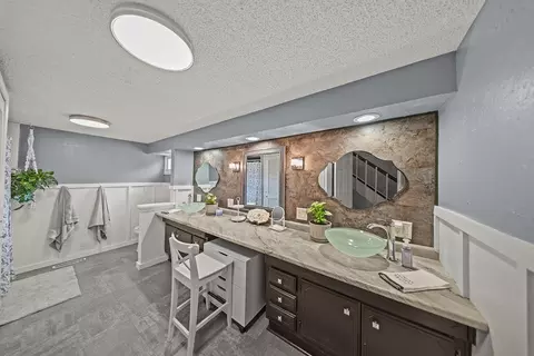 Bath - 322 E Drive St, Clever, MO 65631 photo 2 of 3