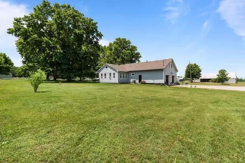 Exterior - 322 E Drive St, Clever, MO 65631 photo 5 of 11