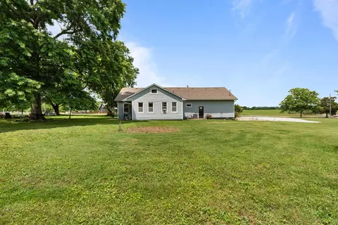 Exterior - 322 E Drive St, Clever, MO 65631 photo 4 of 11