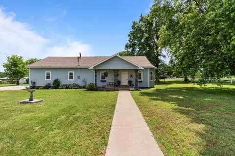 Exterior - 322 E Drive St, Clever, MO 65631 photo 2 of 11