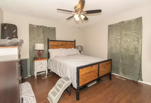 Bedroom - 900 E Kirkwood Dr, Aurora, MO 65605 photo 1 of 2