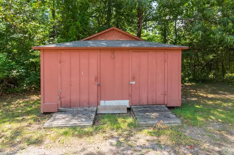 Exterior - 900 E Kirkwood Dr, Aurora, MO 65605 photo 5 of 7