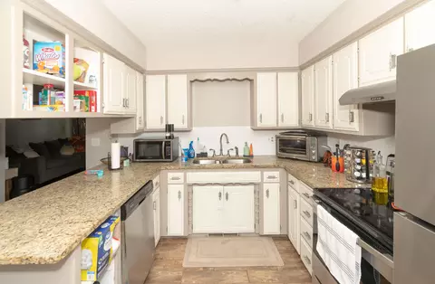 Kitchen - 900 E Kirkwood Dr, Aurora, MO 65605 photo 1 of 2