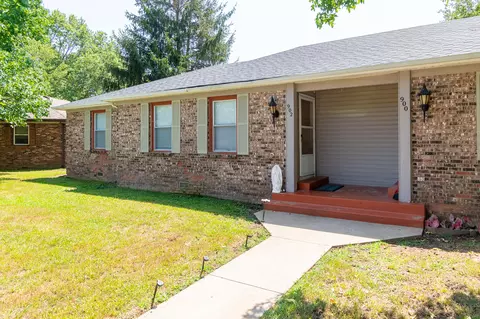 Exterior - 900 E Kirkwood Dr, Aurora, MO 65605 photo 2 of 7