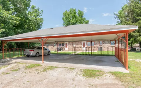 Exterior - 900 E Kirkwood Dr, Aurora, MO 65605 photo 4 of 7