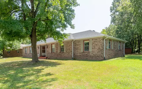 Exterior - 900 E Kirkwood Dr, Aurora, MO 65605 photo 7 of 7