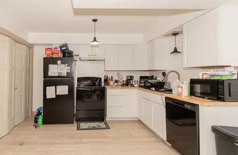 Kitchen - 900 E Kirkwood Dr, Aurora, MO 65605 photo 2 of 2