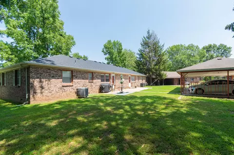 Exterior - 900 E Kirkwood Dr, Aurora, MO 65605 photo 6 of 7