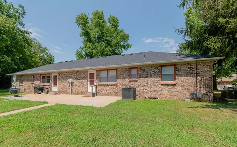Exterior - 900 E Kirkwood Dr, Aurora, MO 65605 photo 3 of 7
