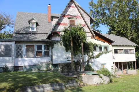 409 E College St, Aurora, MO 65605 photo 3