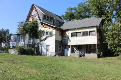 409 E College St, Aurora, MO 65605 photo 4