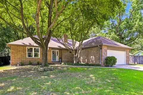 Exterior - 2035 S Glenn Ave, Springfield, MO 65807 photo 3 of 8