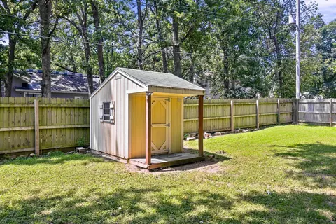 Exterior - 2035 S Glenn Ave, Springfield, MO 65807 photo 7 of 8