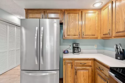 Kitchen - 2035 S Glenn Ave, Springfield, MO 65807 photo 4 of 6