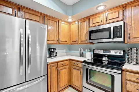 Kitchen - 2035 S Glenn Ave, Springfield, MO 65807 photo 5 of 6