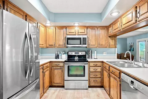 Kitchen - 2035 S Glenn Ave, Springfield, MO 65807 photo 2 of 6