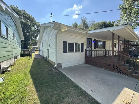 Exterior - 2754 N Pierce Ave, Springfield, MO 65803 photo 11 of 12
