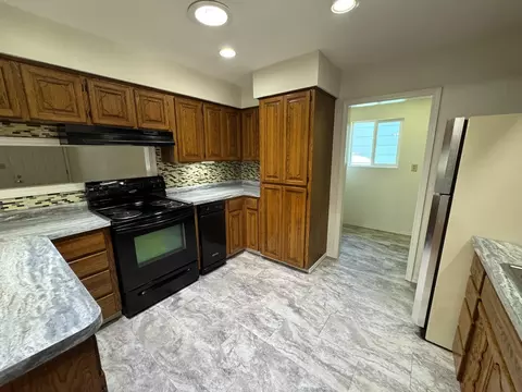 Kitchen - 2754 N Pierce Ave, Springfield, MO 65803 photo 2 of 4