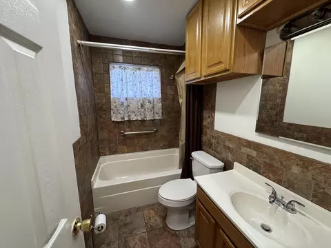 Bath - 2754 N Pierce Ave, Springfield, MO 65803 photo 1 of 1