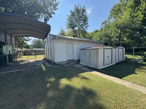 Exterior - 2754 N Pierce Ave, Springfield, MO 65803 photo 6 of 12