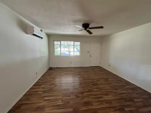 Living - 2754 N Pierce Ave, Springfield, MO 65803 photo 2 of 4