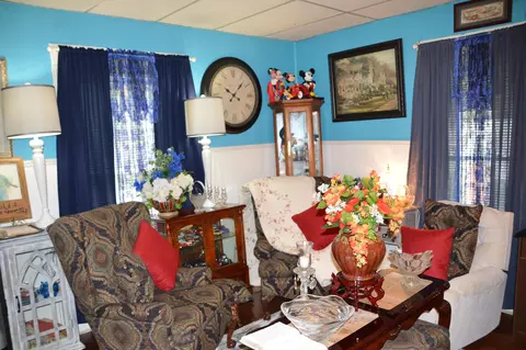 Living - 1243 E Thoman St, Springfield, MO 65803 photo 2 of 2