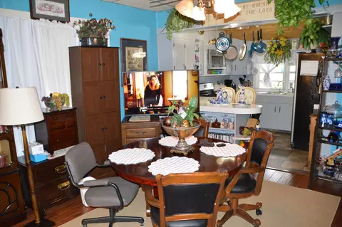 Dining - 1243 E Thoman St, Springfield, MO 65803 photo 1 of 2