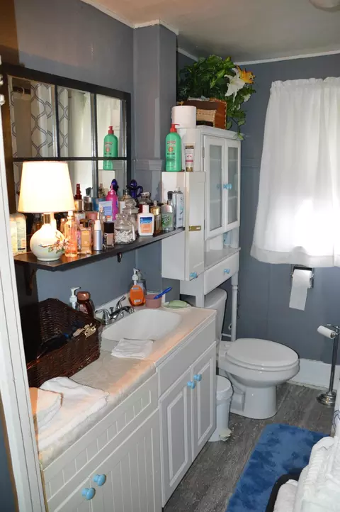 Bath - 1243 E Thoman St, Springfield, MO 65803 photo 1 of 1