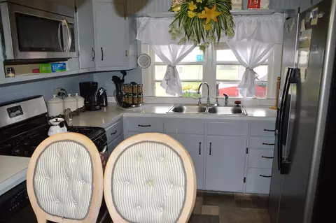 Kitchen - 1243 E Thoman St, Springfield, MO 65803 photo 3 of 3