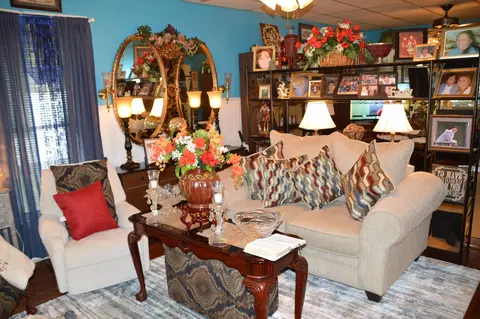 Living - 1243 E Thoman St, Springfield, MO 65803 photo 1 of 2