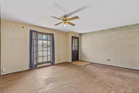 Living - 2645 E Cragmont St, Springfield, MO 65804 photo 2 of 3