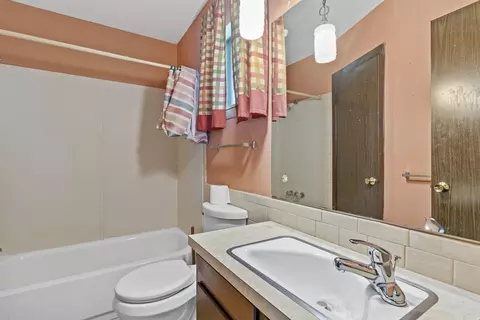 Bath - 2645 E Cragmont St, Springfield, MO 65804 photo 1 of 1