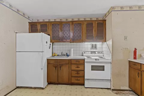 Kitchen - 2645 E Cragmont St, Springfield, MO 65804 photo 1 of 4