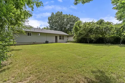 Exterior - 2645 E Cragmont St, Springfield, MO 65804 photo 2 of 5