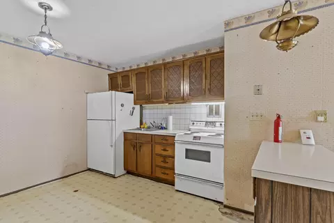 Kitchen - 2645 E Cragmont St, Springfield, MO 65804 photo 3 of 4