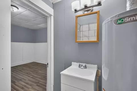 Bath - 413 W 405 W Nichols St, Springfield, MO 65802 photo 2 of 3