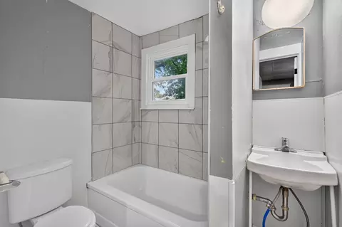 Bath - 413 W 405 W Nichols St, Springfield, MO 65802 photo 3 of 3