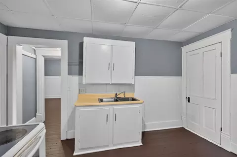 Kitchen - 413 W 405 W Nichols St, Springfield, MO 65802 photo 1 of 1