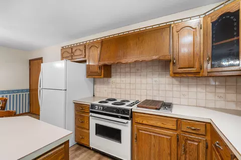 Kitchen - 8488 W Sunset Dr, Springfield, MO 65802 photo 4 of 5