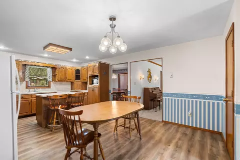 Dining - 8488 W Sunset Dr, Springfield, MO 65802 photo 4 of 4