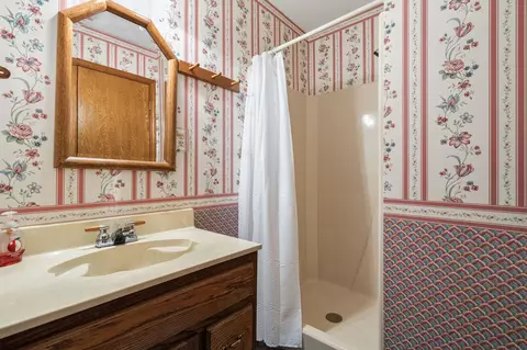 Bath - 8488 W Sunset Dr, Springfield, MO 65802 photo 1 of 6