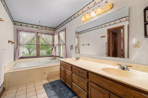 Bath - 8488 W Sunset Dr, Springfield, MO 65802 photo 2 of 6